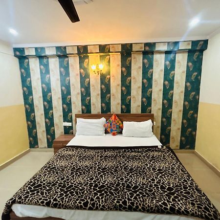 Sainik Guest House 500Mtr From Medanta Hospital 勒克瑙 外观 照片