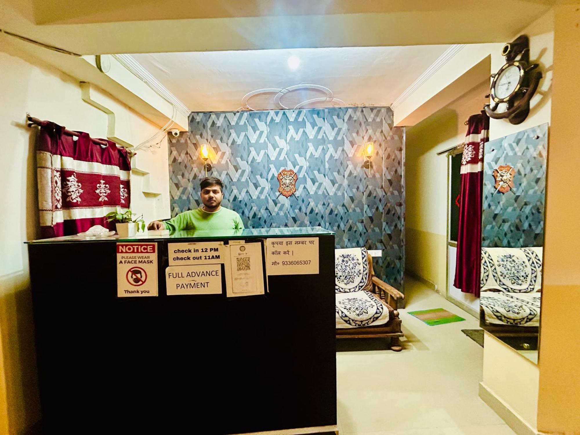 Sainik Guest House 500Mtr From Medanta Hospital 勒克瑙 外观 照片