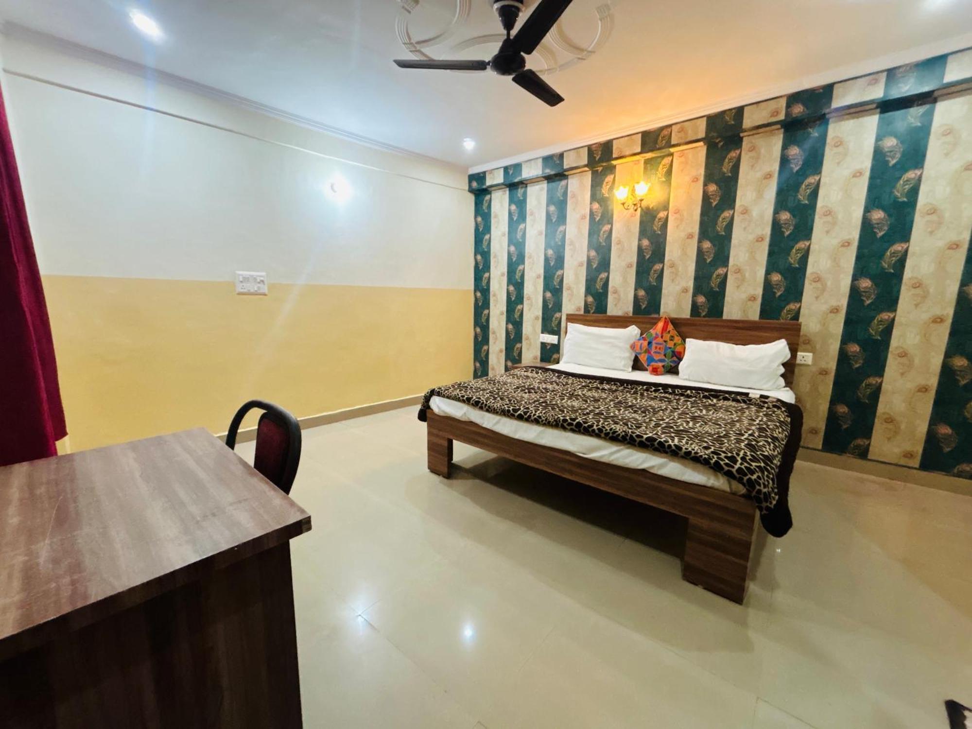 Sainik Guest House 500Mtr From Medanta Hospital 勒克瑙 外观 照片