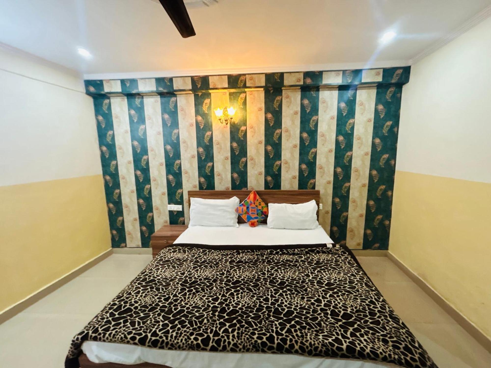 Sainik Guest House 500Mtr From Medanta Hospital 勒克瑙 外观 照片