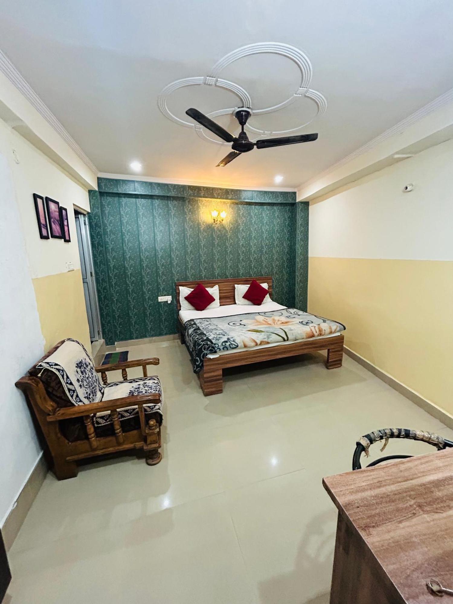 Sainik Guest House 500Mtr From Medanta Hospital 勒克瑙 外观 照片