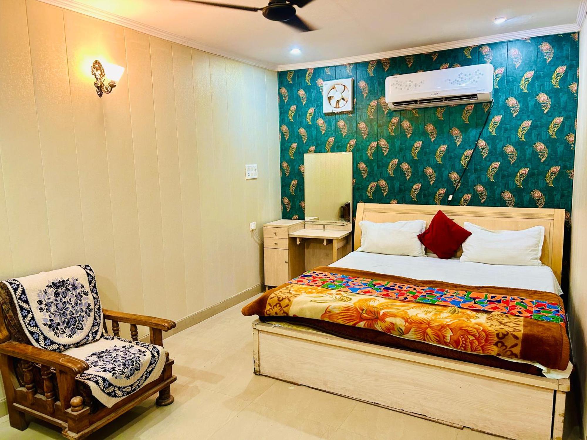 Sainik Guest House 500Mtr From Medanta Hospital 勒克瑙 外观 照片