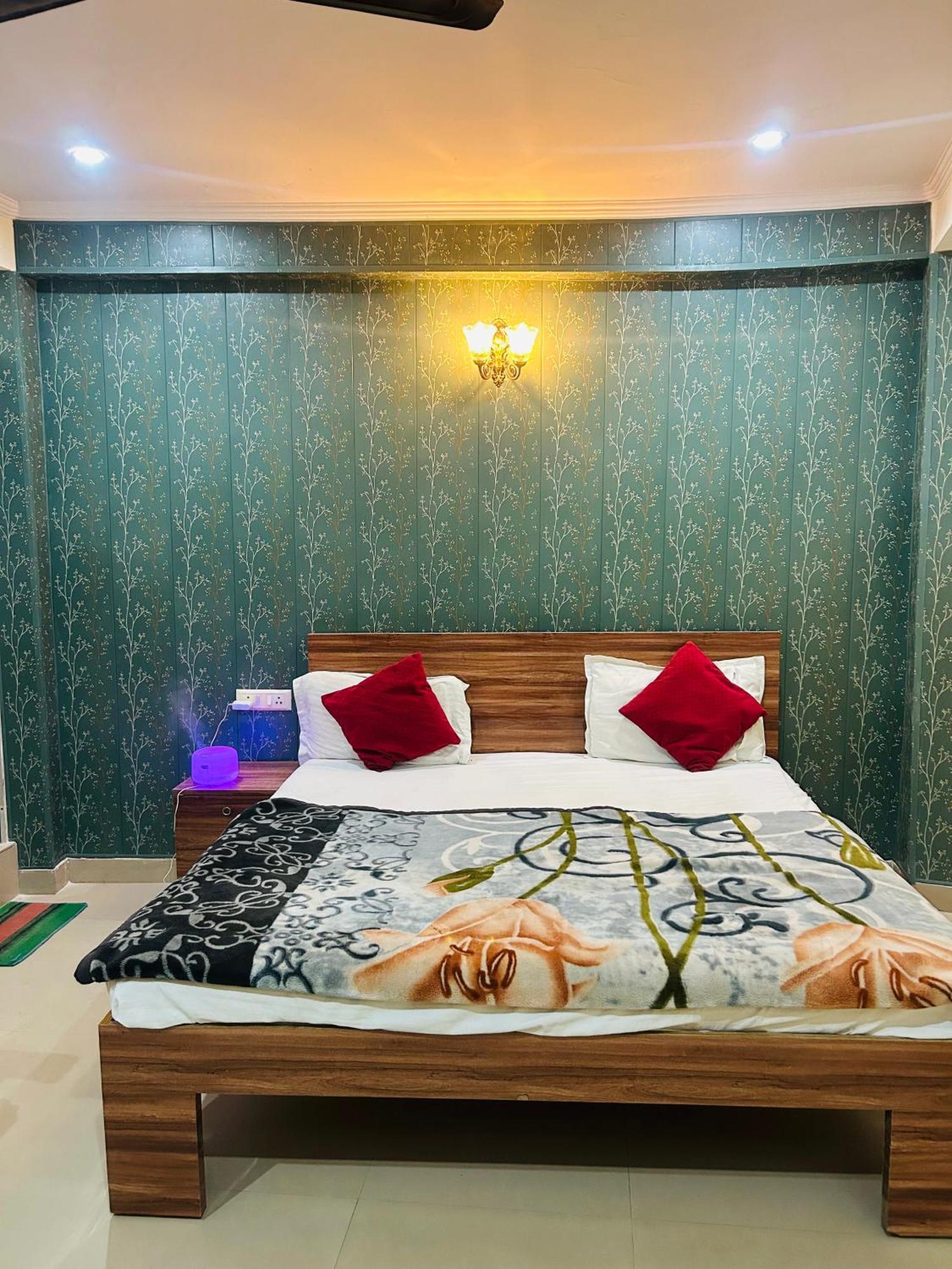 Sainik Guest House 500Mtr From Medanta Hospital 勒克瑙 外观 照片